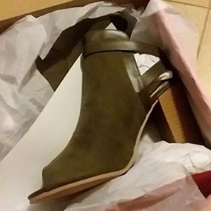 Open-toed booties